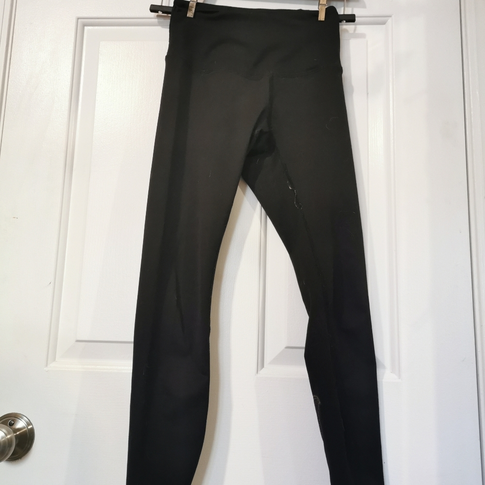 Black yoga pants with design